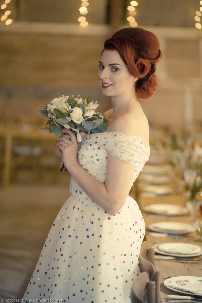 1950es style polkadot wedding dress